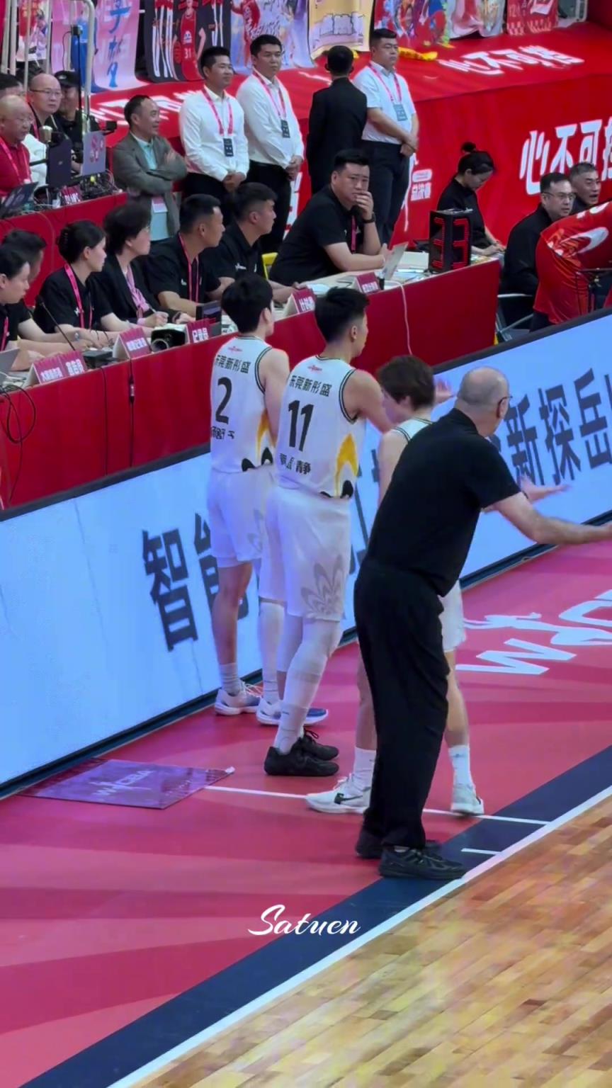 无奈的一家三口!绝望的教练,气疯了的皮总!